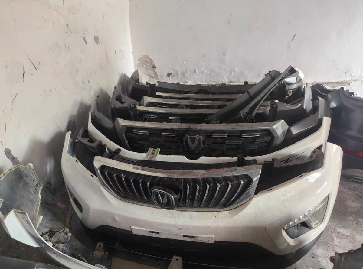 Dismantled parts for the full Changan lineup—low prices; inquiries welcome.
